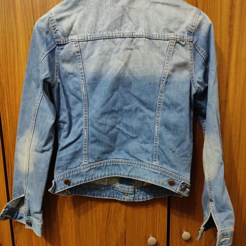 Denim jacket like new, size M, blue