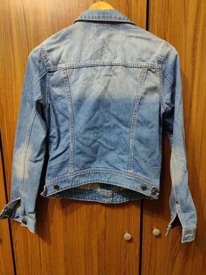 Denim jacket like new, size M, blue