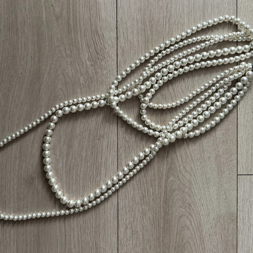 Long pearl necklace like new, white