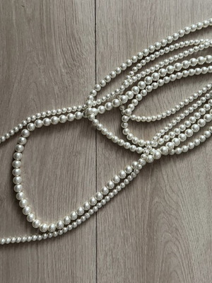 Long pearl necklace