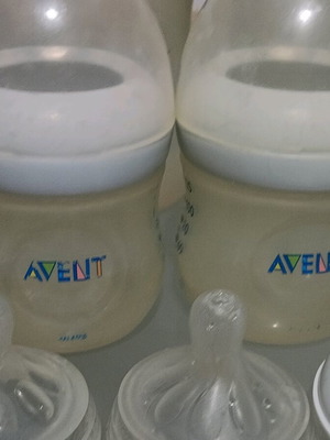 Philips Avent Natural baby bottles used, 5 pcs with 4 nipples size 3 and 6