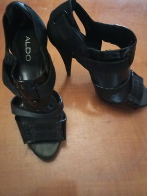 Peptoe high-heeled Aldo black shoes from patent leather and suede like new, size 37