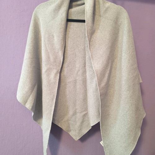 Triangle scarf gray new
