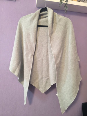 Triangle scarf gray new