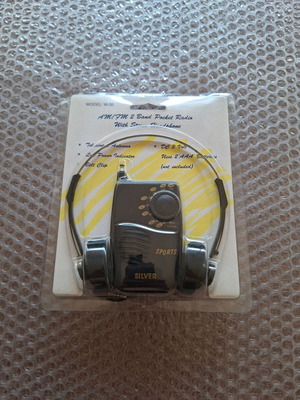 Vintage Silver AM/FM Pocket Radio new with stereo headphones