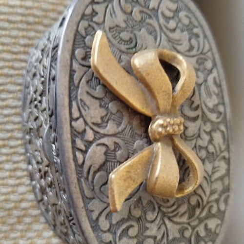 Vintage oval jewelry box silver plated, satin interior, like new