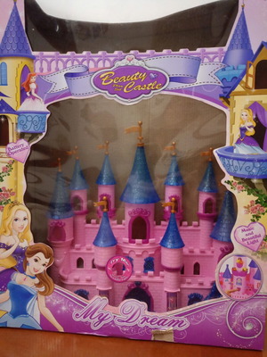 Beauty Castle My Dream playset like new with royal carriage, furniture & figures