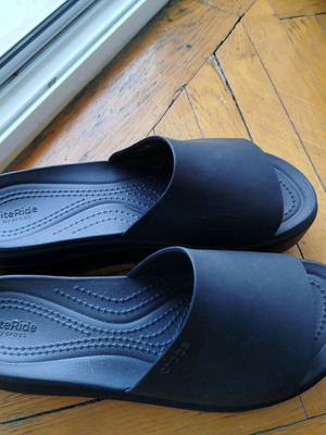 Crocs πλατφόρμες μαύρες σαν καινούργιο μέγεθος 38