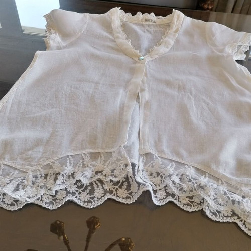 Linen blouse with lace, like new, beige, size M