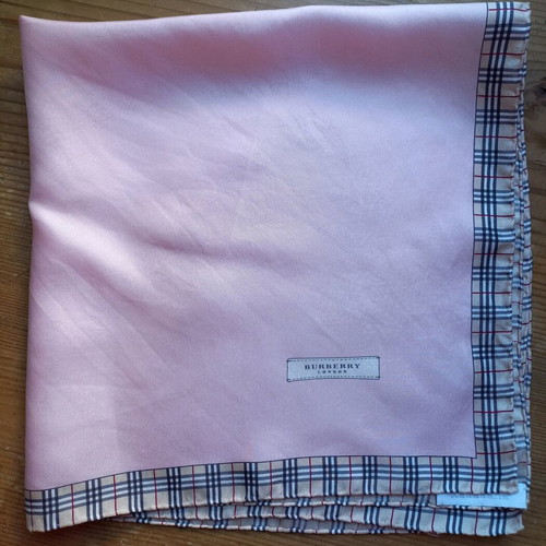 Burberry silk scarf like new, soft pink 55×55cm