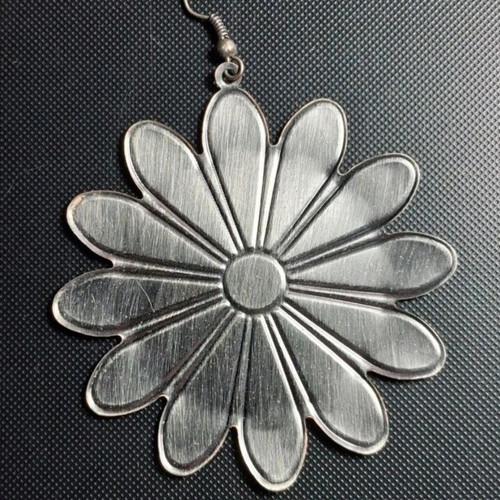 Metal Daisy Earrings like new, multicolor, 6cm diameter