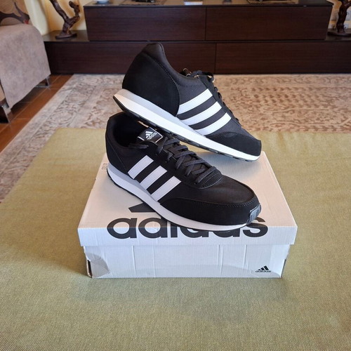 Adidas Run 60s 3.0 sneakers, size 44, black and white