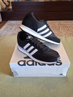 Adidas Run 60s 3.0 αθλητικά ολοκαίνουργια με καρτελάκια, μέγεθος 44, μαύρο και άσπρο