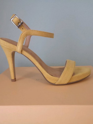 Menbur yellow sandals size 38