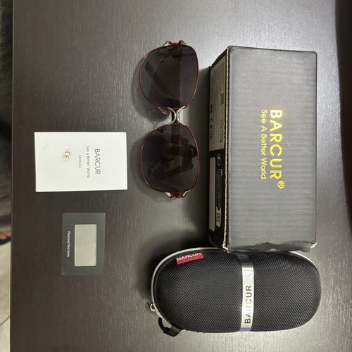 Barcur women's sunglasses like new with case and polarized test