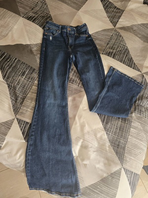 Τζιν καμπάνα Bershka μπλε σαν καινούργιο, μέγεθος M