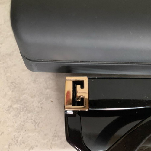 Givenchy sunglasses like new, black with gold details