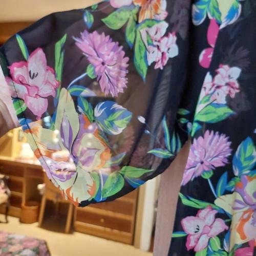 Kimono used, medium size, colorful with fringes