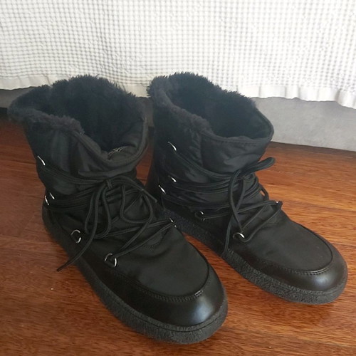 Women's boots used with fur lining, size 39, black