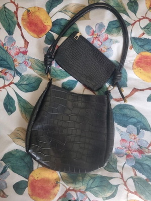 Set shoulder bag and wallet like new, black