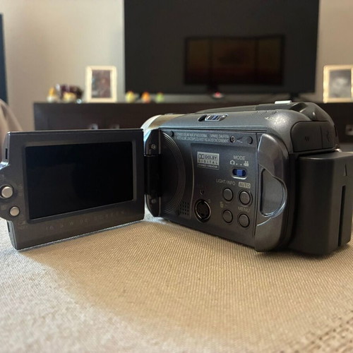 JVC GZ-MG37AS video camera like new with HDD and remote control