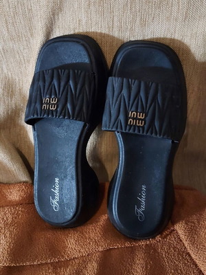 Slippers used size 40 black with anatomical memory foam sole
