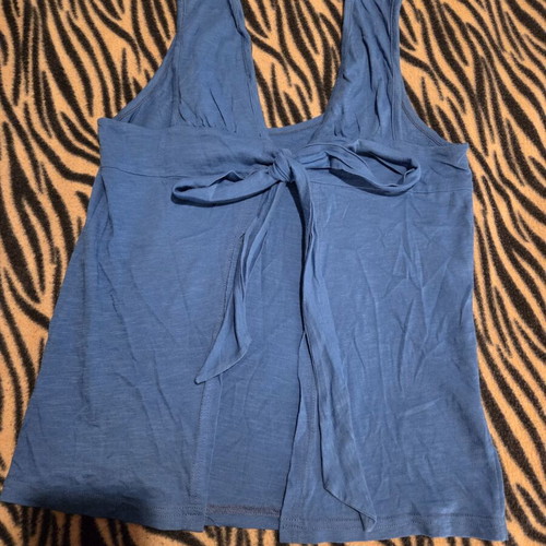 Anel blue top like new with open back
