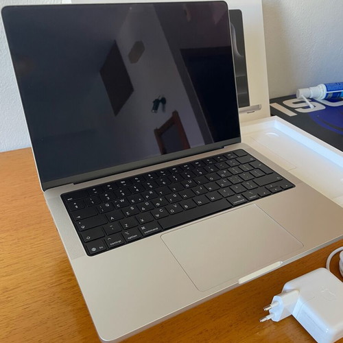 MacBook Pro M5 with 24GB RAM and 1TB SSD, new