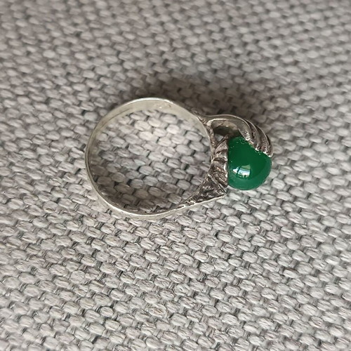 Silver ring 925 with green stone like new, size 18-19mm