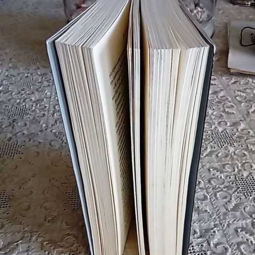 Fifty Shades of Grey by E L James like new, Greek edition