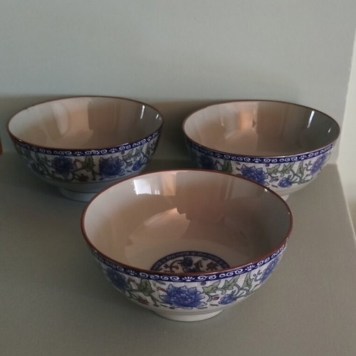 Set of 7 Chinese bowls with blue peony decoration
