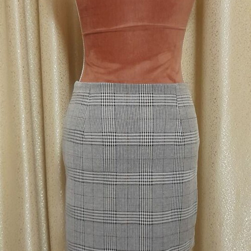 Zara checked skirt with zipper like new, size M, gray