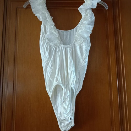 No Stress white bodysuit like new with straps