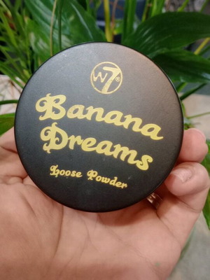 Banana Dreams loose powder W7 used, slightly missing