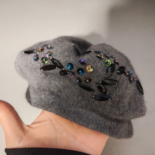 Grey mini fitted dress with beautiful texture and beret gift
