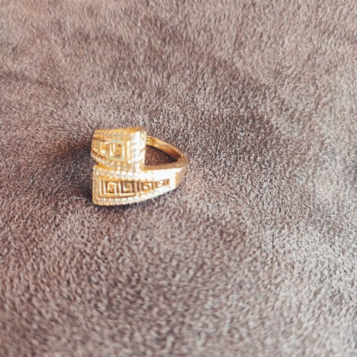 Meander ring new with white stones, gold and white