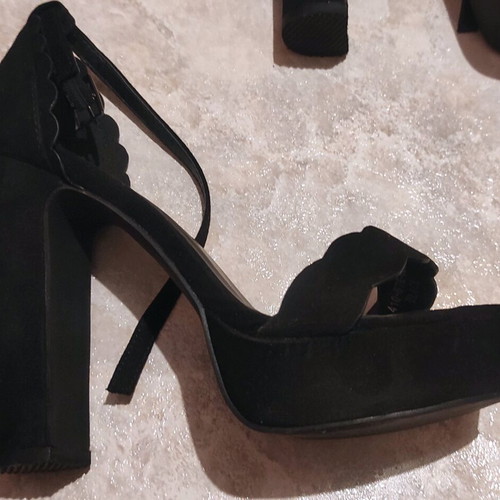 High black suede sandal with platform