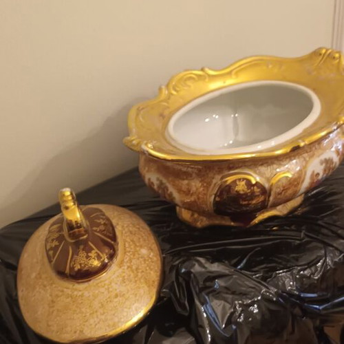 Vintage Hand-Carved Porcelain Fondue Pot like new, Viennese style