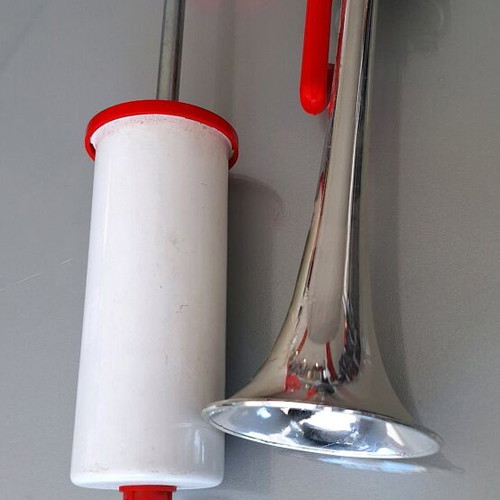 Air horn with hand pump used