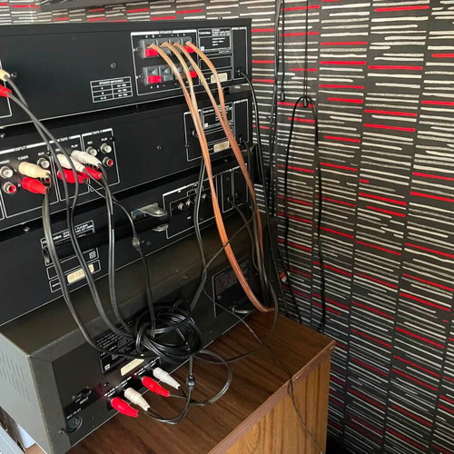 TOSHIBA audio set with deck, tuner, preamplifier and power amplifier