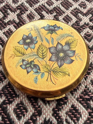 Vintage English Powder Compact used for collection