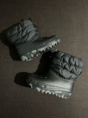 Crocs Classic Neo Puff Boot kids boots like new, black, size 24-25