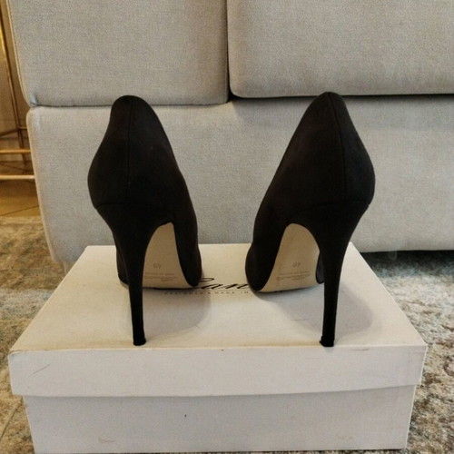 Sante leather pumps like new with black and gray suede