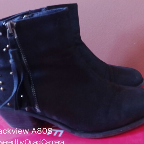 Maria Mare suede ankle boots with studs like new, size 39, black