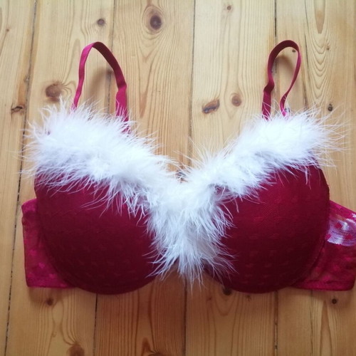 VRS 80C bra and garter set with hearts and feathers