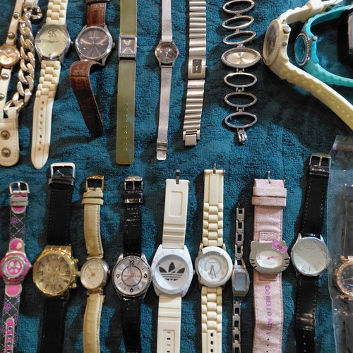 Lot of 45 wristwatches used, unisex, including Adidas and more