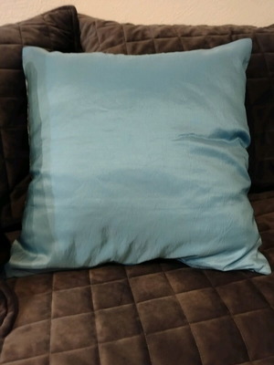 Μαξιλαροθήκες καινούργιες από ύφασμα ταφτά με κέντημα και πούλιες 40x40 εκ.