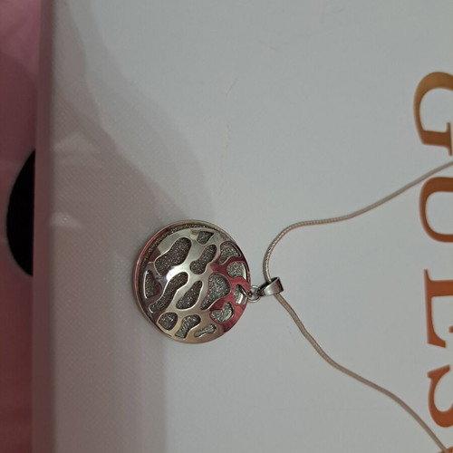 Silver chain with pendant like new, pendant not silver