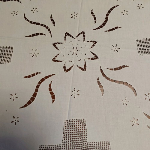 Handmade tablecloth 170 cm diameter like new