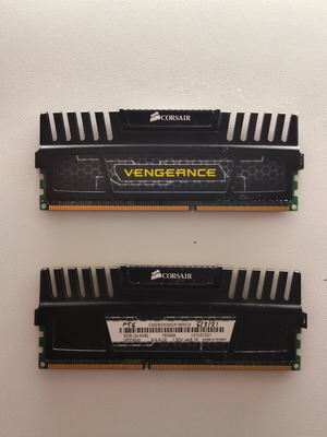 Corsair Vengeance 8GB DDR3 1600MHz CL9 RAM kit like new